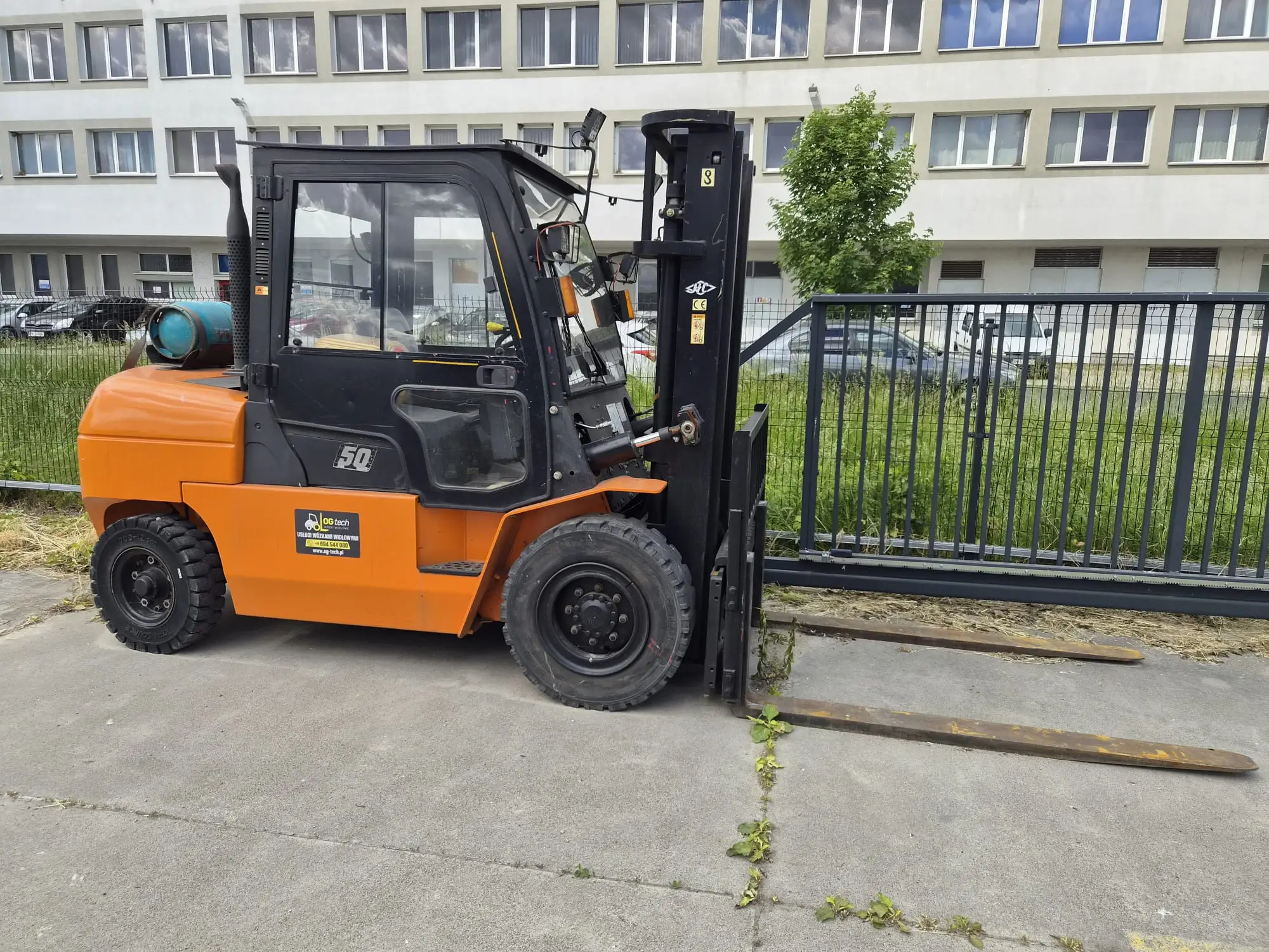 Wózek widłowy Hangcha 50 podczas prac przeładunkowych i transportu przemysłowego